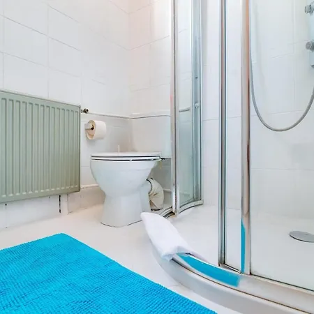 Rent Like Emilii Plater 25